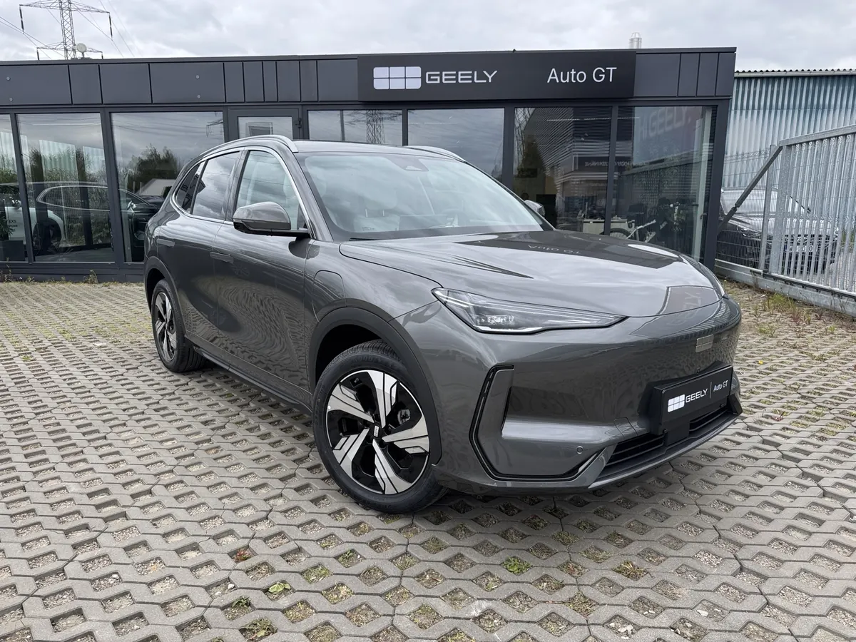 Geely E5 2026, srebrny