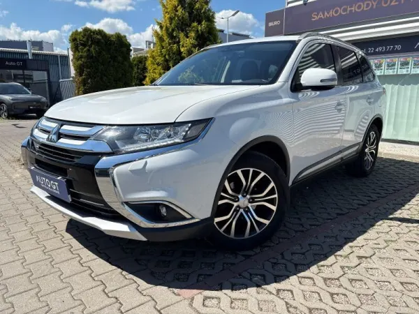Mitsubishi Outlander 2016, biały